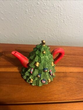 Festive Green Christmas Tree Teapot Figurine - Holiday Home Decor